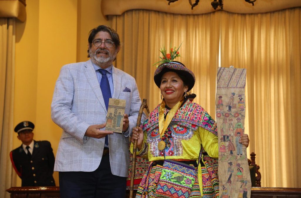 Municipalidad de Miraflores condecoró a tres destacados artesanos con la medalla “Mérito al Turismo”